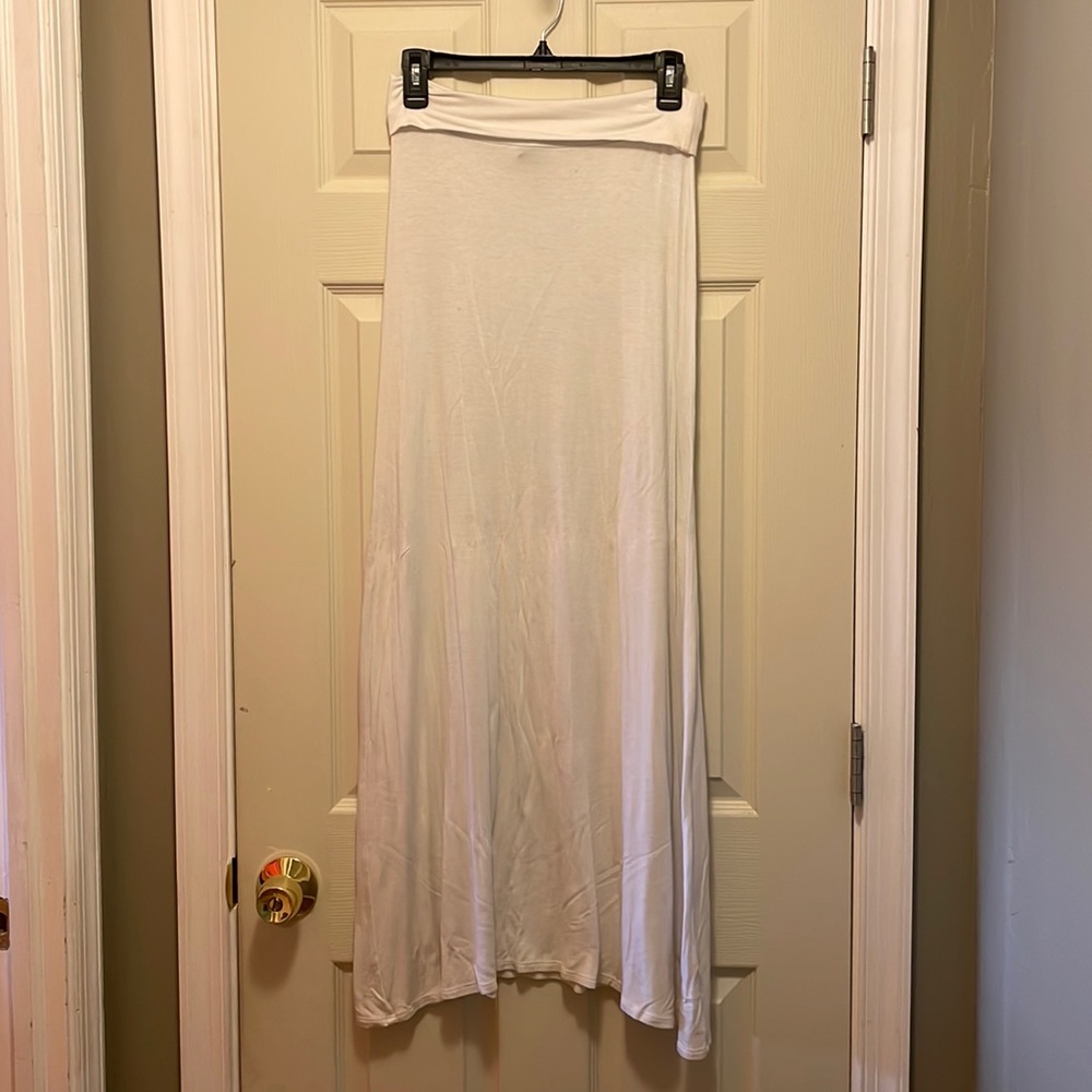 White maxi skirt